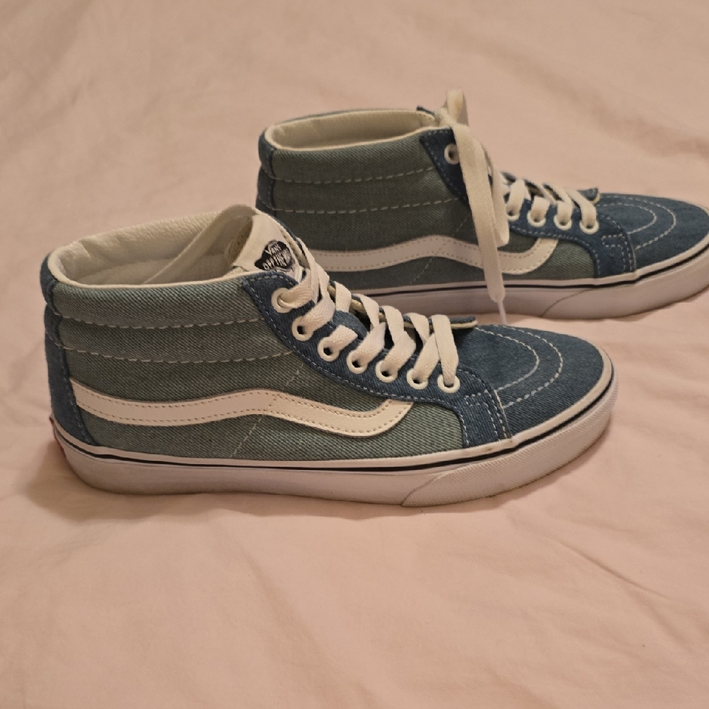 Vans Two-Tone Blue and White Mid-Tops.Like New Mens 6 Womens 7.5